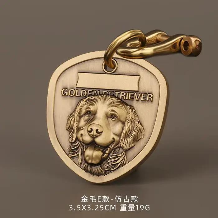 Étiquette d'identification de chien personnalisée en forme de bouclier, lettres en laiton en relief,