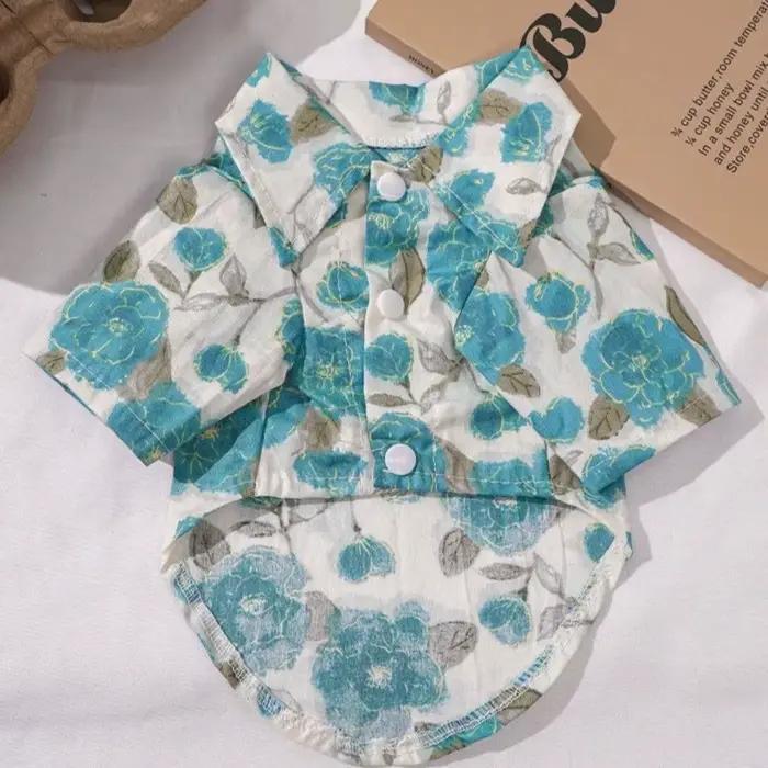 T-shirt pour chien à motif floral mignon, en tissu doux et respirant, style col, vêtements fins pour