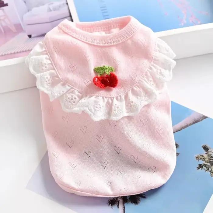 Gilet en dentelle pour chien à col volanté, motif cerise, manches courtes, confortable et respirant,