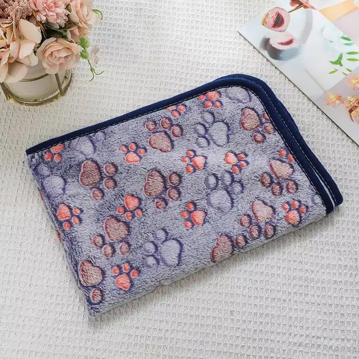 Couverture pour animaux de compagnie en flanelle, couverture mignonne imprimée patte de chien, tapis