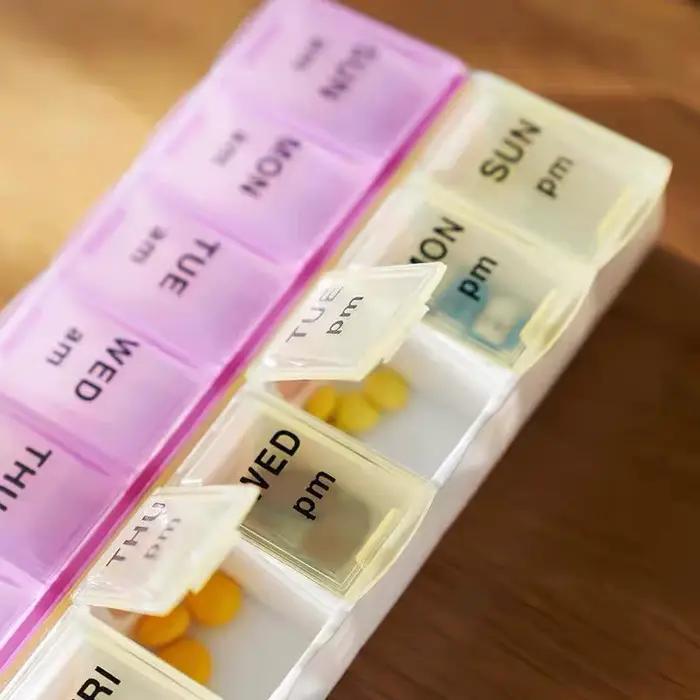 Boîte à médicaments à 14 compartiments, pour 7 jours de médicaments à prendre à l'heure du matin et de l'après-midi, avec préparation précise
