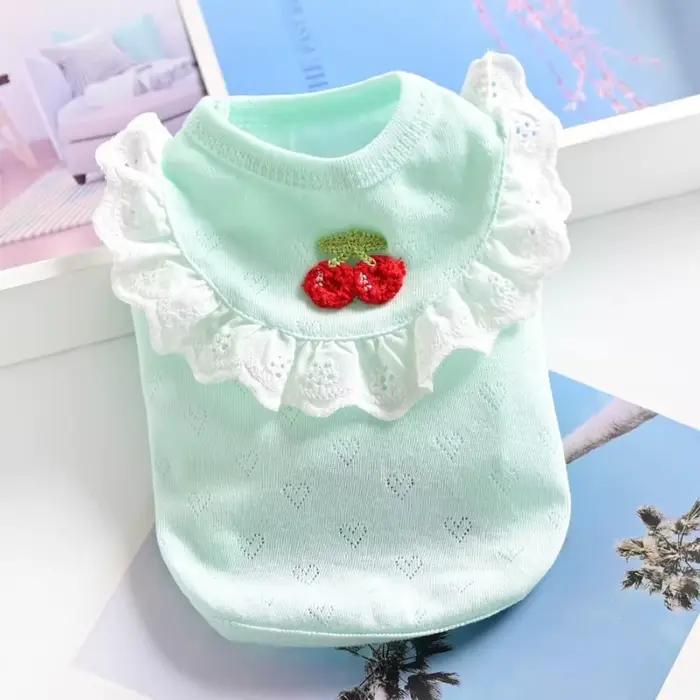 Gilet en dentelle pour chien à col volanté
