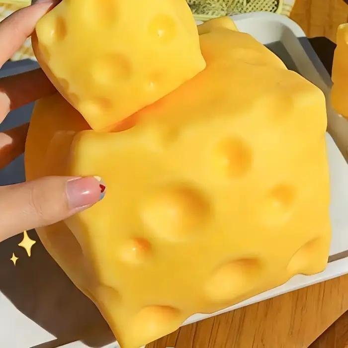 Jouet géant en forme de fromage à presser