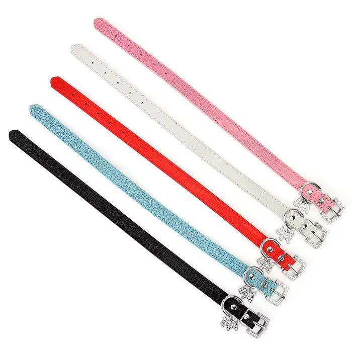 Petit collier de chien durable en cuir PU rembourré colliers pour animaux de compagnie avec pendentif chiot et boucle