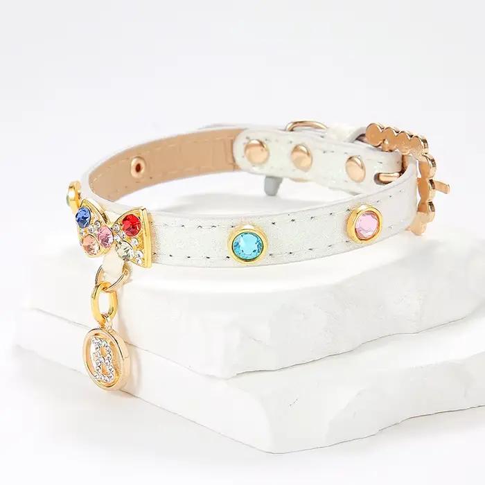 Collier de chiot en cuir diamant réglable avec pendentif B biscuits