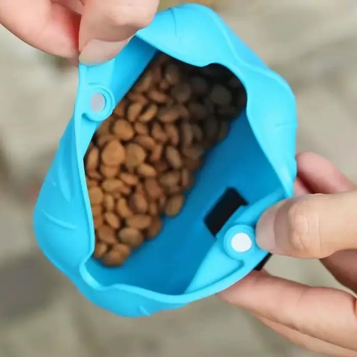 Sac de formation pour chien portable en silicone de qualité alimentaire avec sac de friandises et distributeur de nourriture – Pratique et facile à utiliser