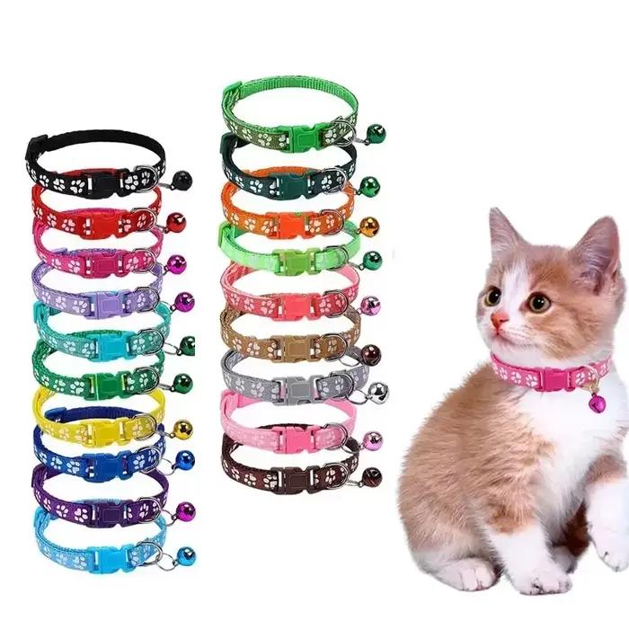 Collier pour animaux de compagnie avec cloche empreinte de dessin animé coloré chien chiot chaton anneau de sécurité