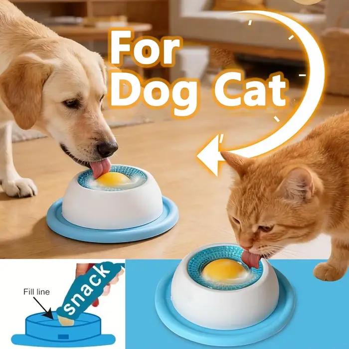 Chien chat lèche nourriture liquide