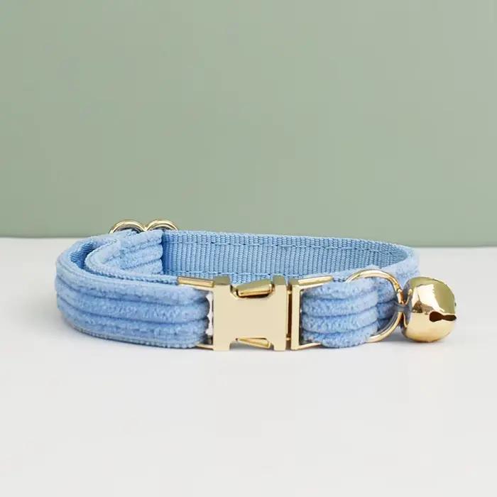 Collier de chat en velours côtelé avec plaque signalétique, cloche, nœud papillon, colliers de chat