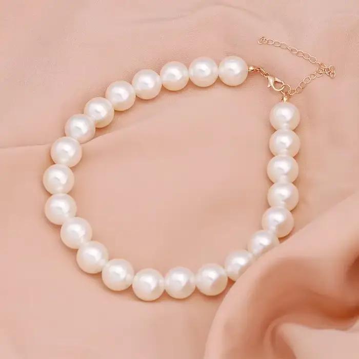 Collier de Perles Blanches pour Chien et Chat, Ras du Cou, Accessoire Très Mignon et Élégant, Tendan