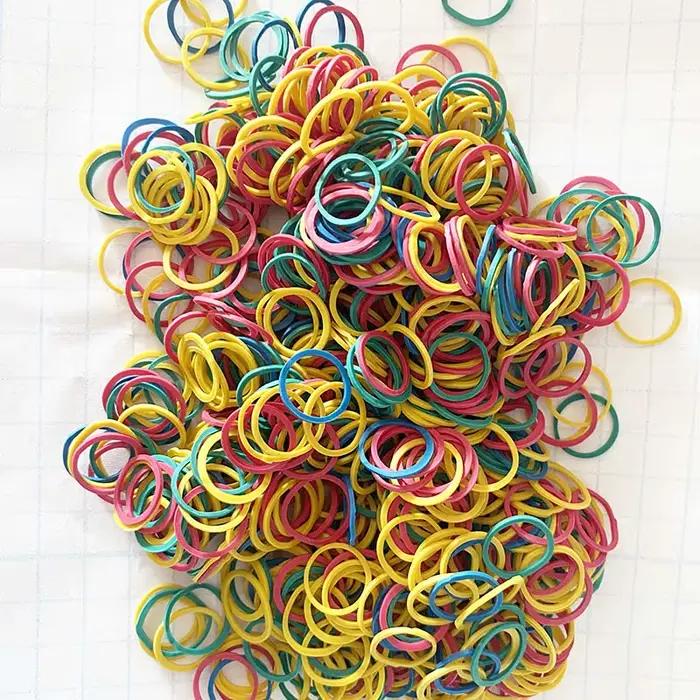 100 pièces/lot élastique pour poils d'animaux 7 couleurs haute élasticité chien chat cheveux accesso