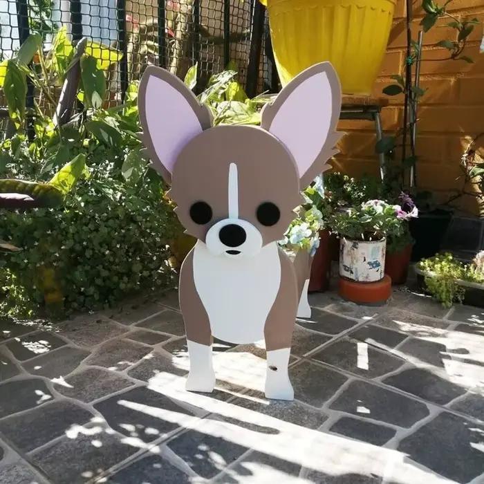Pot de fleurs en forme de chien pour jardin