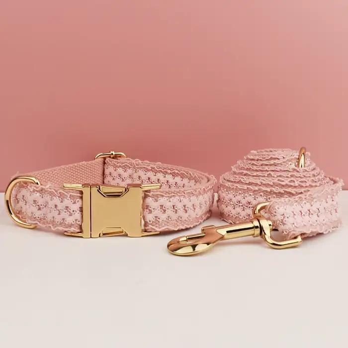 Collier pour chien en dentelle rose personnalisé