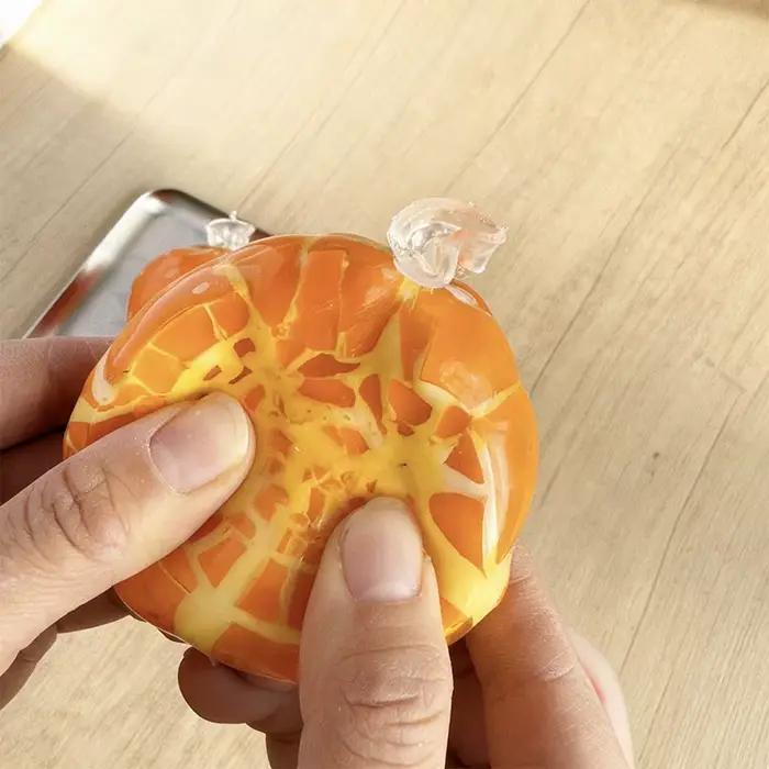 Balle anti-stress orange croustillante faite à la main